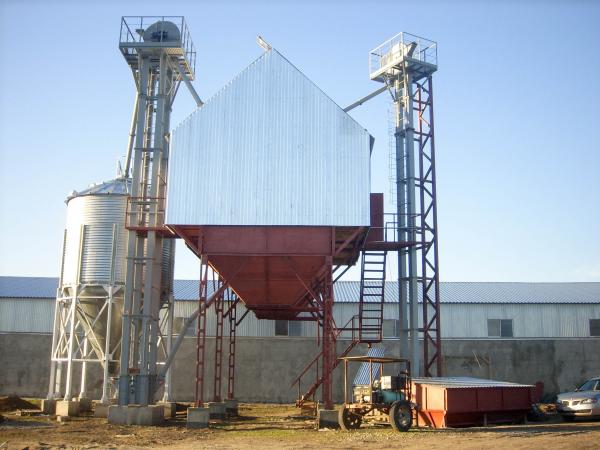 Нория на транспортерной ленте