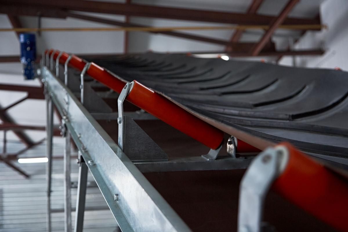 Ленточный желобчатый конвейер